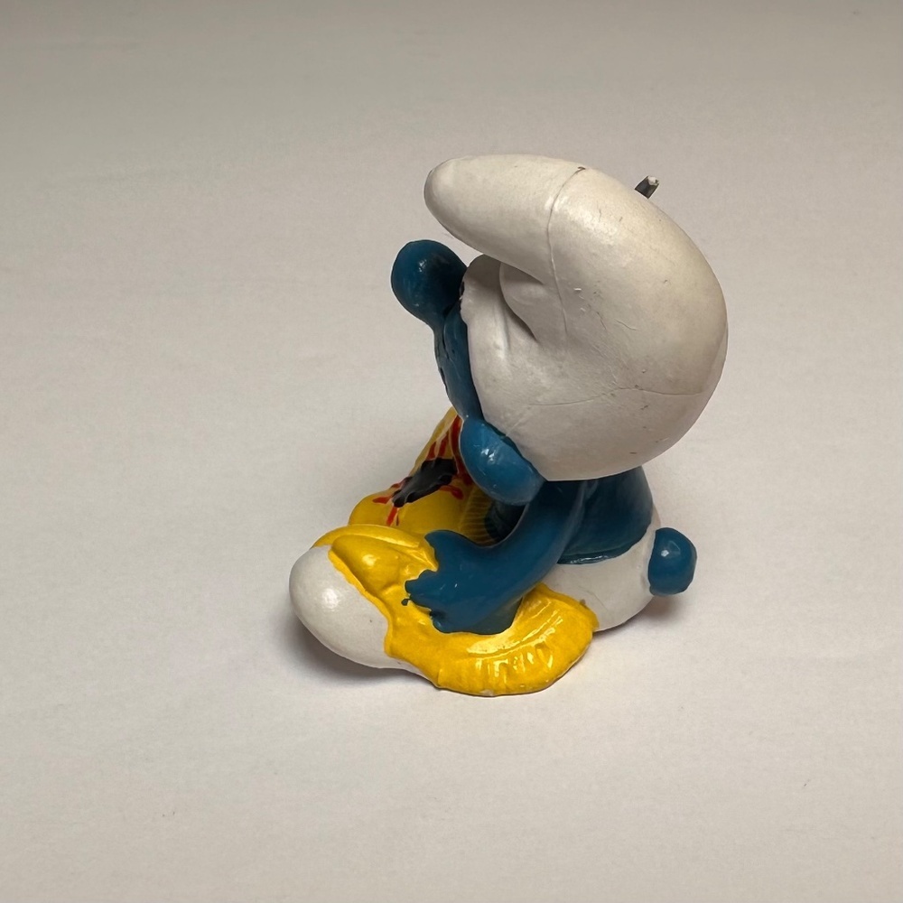 Vintage Sewing Smurf Figurine 1981 Schleich Peyo Portugal Smurfs Tailor - Picture 7 of 8